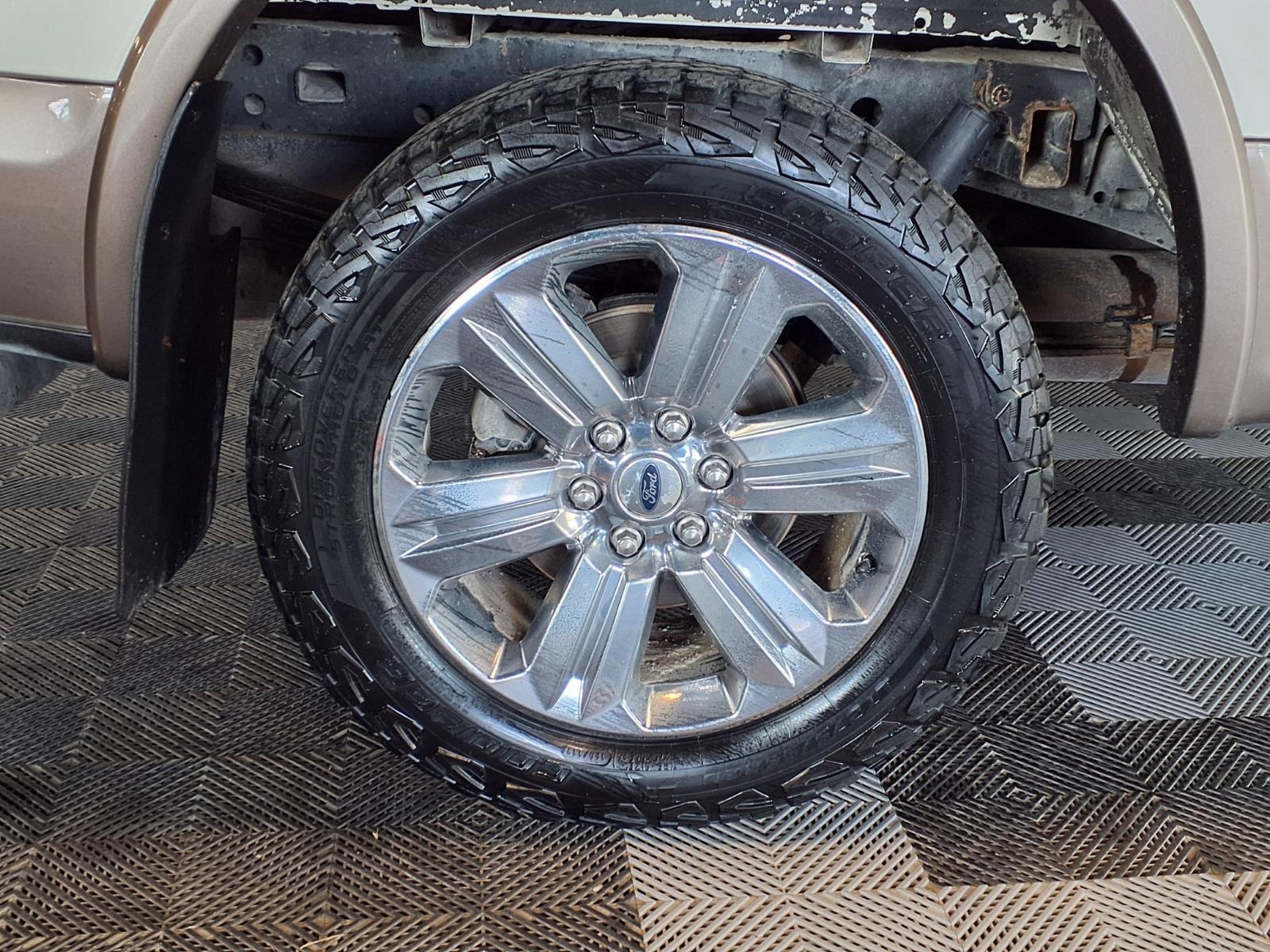 2018 Ford F-150 LARIAT - White Gold exterior view 8