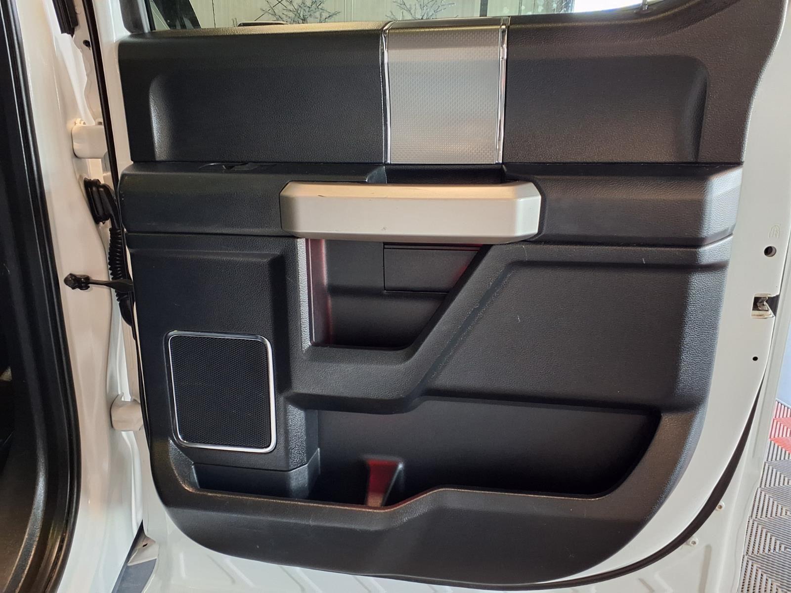 2015 Ford F-150 Lariat - Oxford White exterior view 11