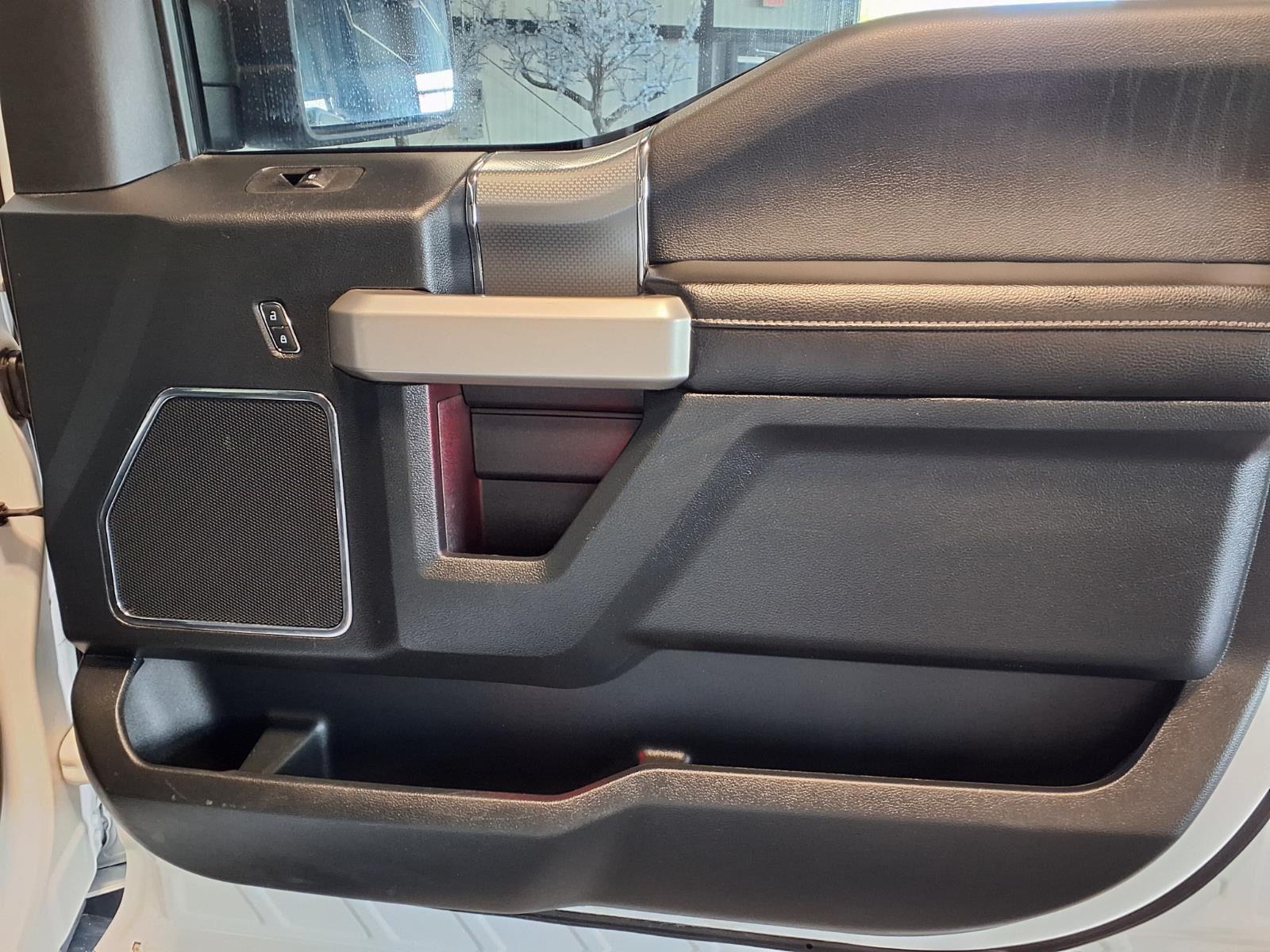 2015 Ford F-150 Lariat - Oxford White exterior view 13