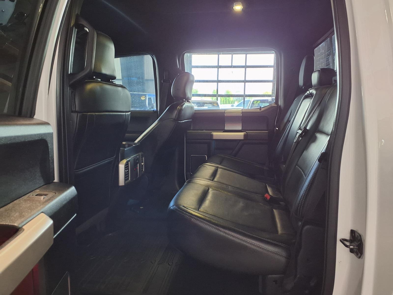 2015 Ford F-150 Lariat - Oxford White exterior view 14