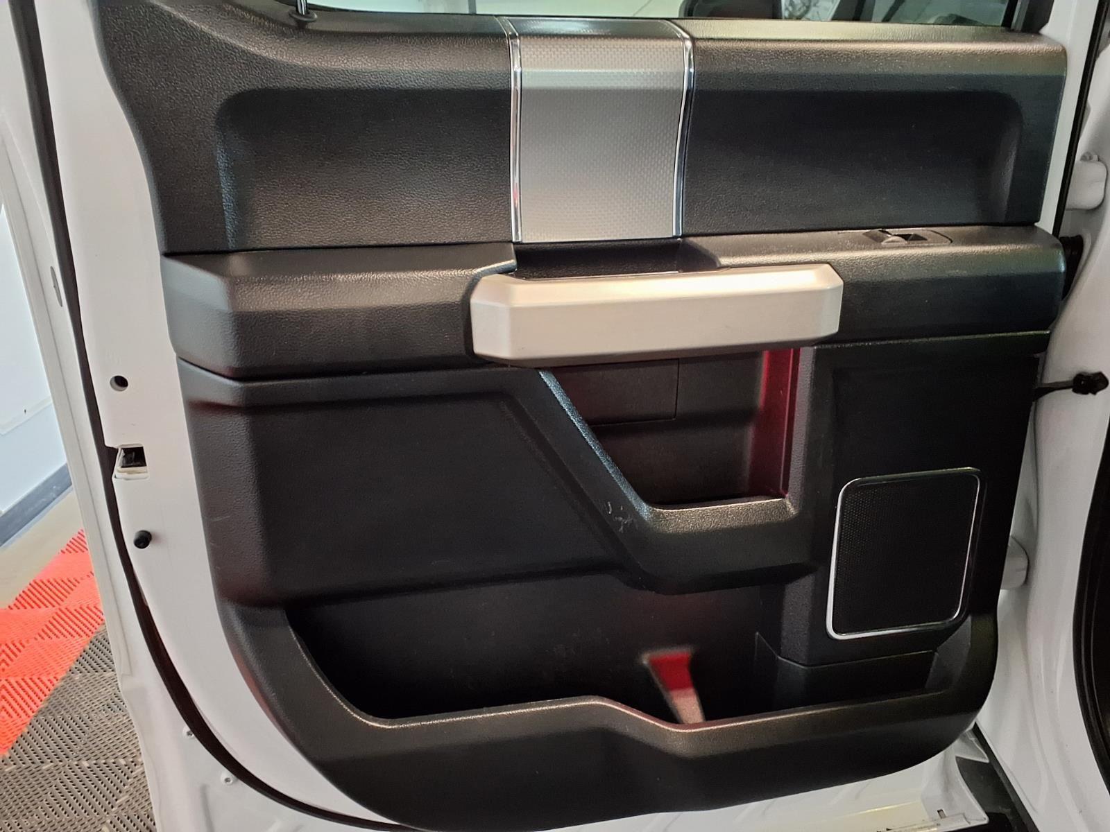 2015 Ford F-150 Lariat - Oxford White exterior view 15