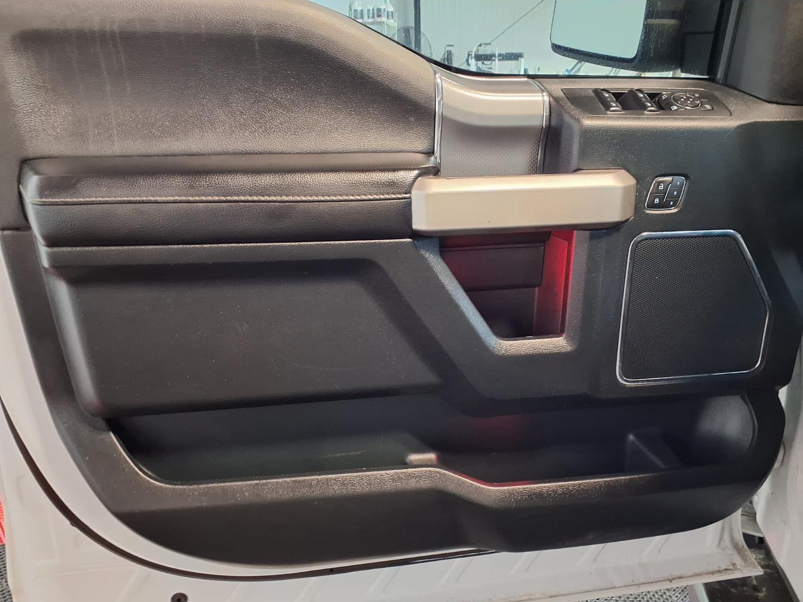 2015 Ford F-150 Lariat - Oxford White exterior view 17