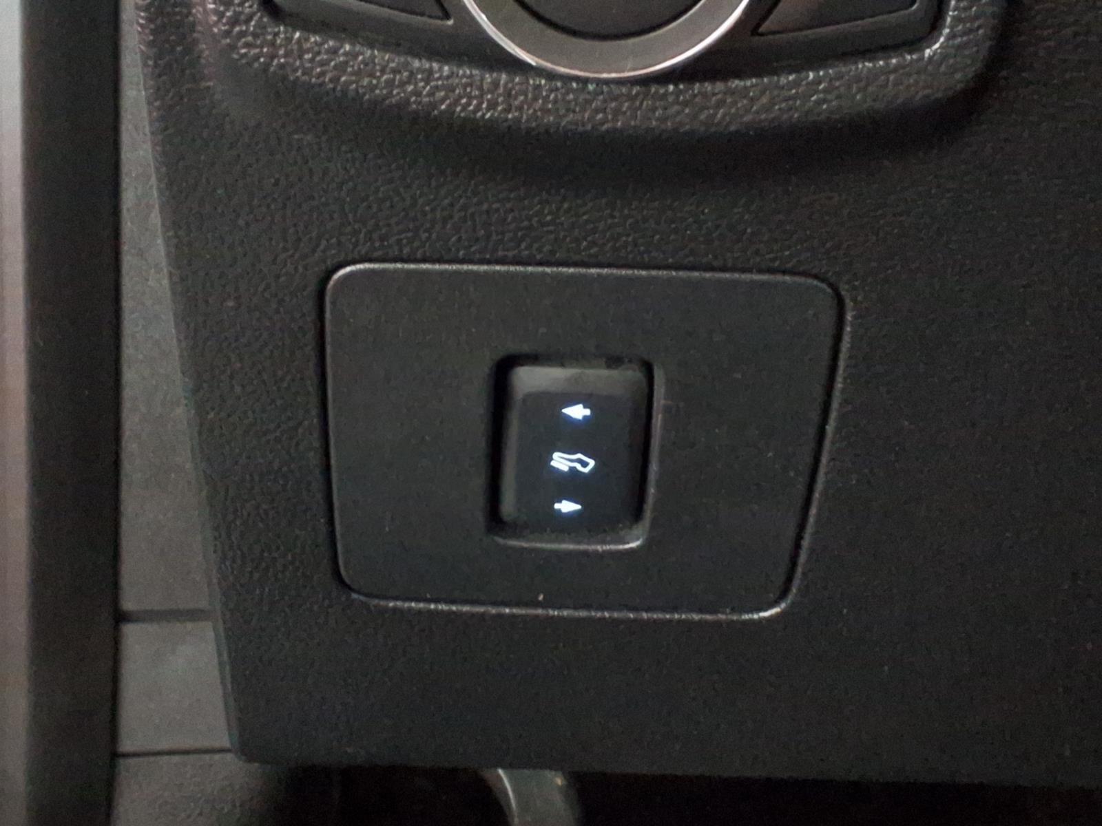 2015 Ford F-150 Lariat - Oxford White exterior view 20