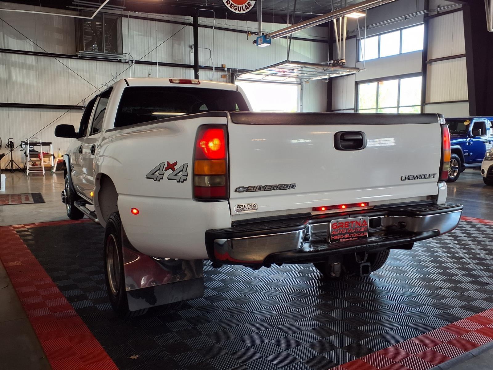 2002 Chevrolet Silverado 3500 LT - Summit White exterior view 4
