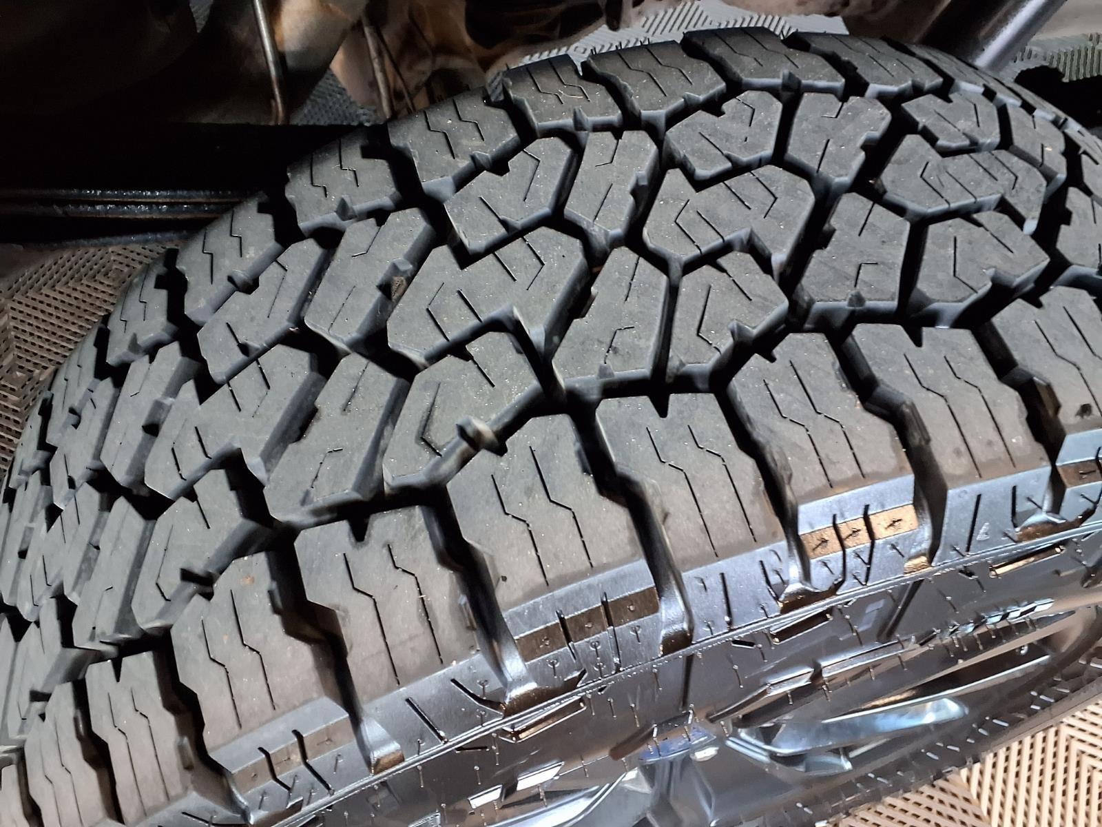 2019 Ford F-150 LARIAT - Magnetic Metallic exterior view 9