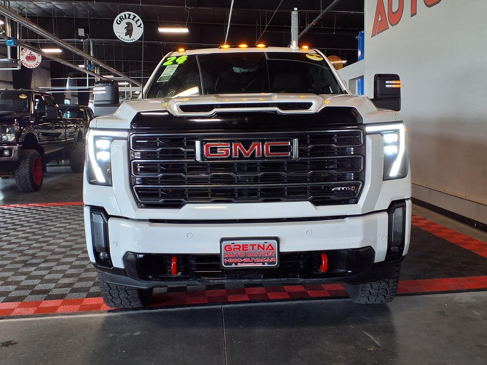 2024 GMC Sierra 2500HD AT4 - Summit White exterior view 2
