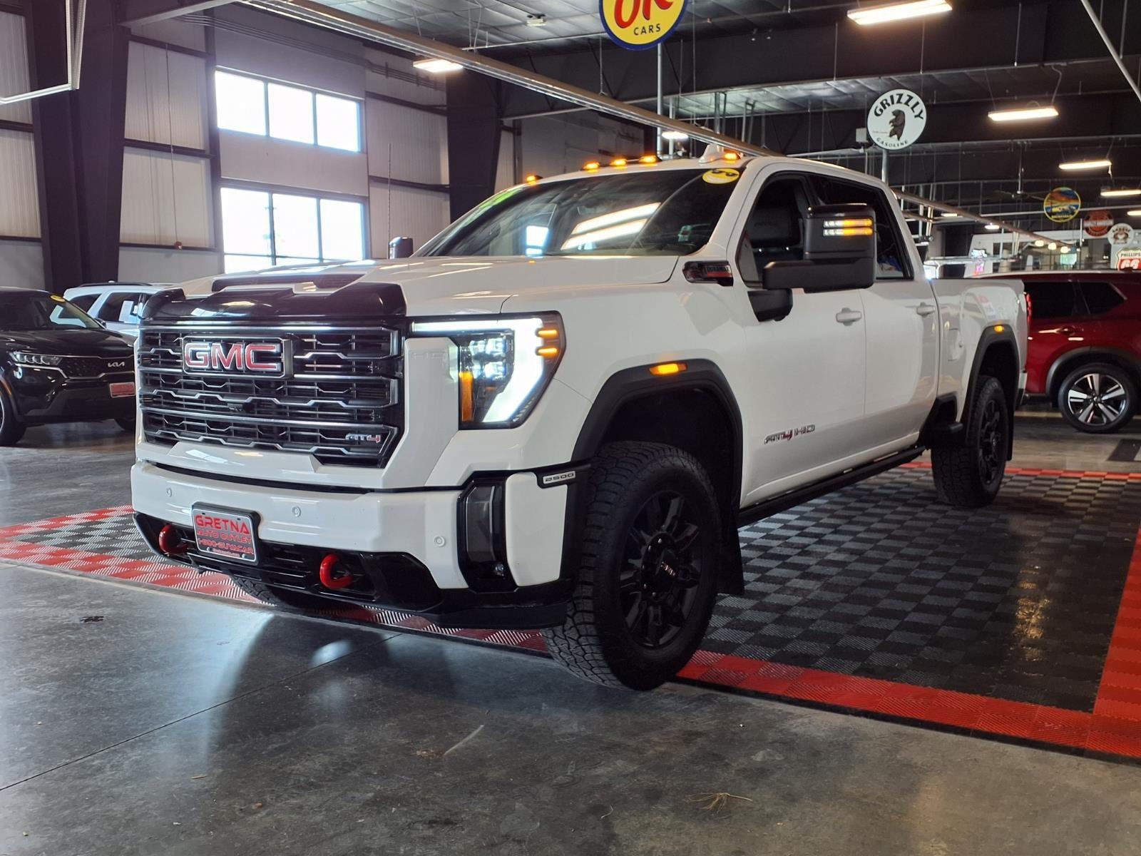 2024 GMC Sierra 2500HD AT4 - Summit White exterior view 3