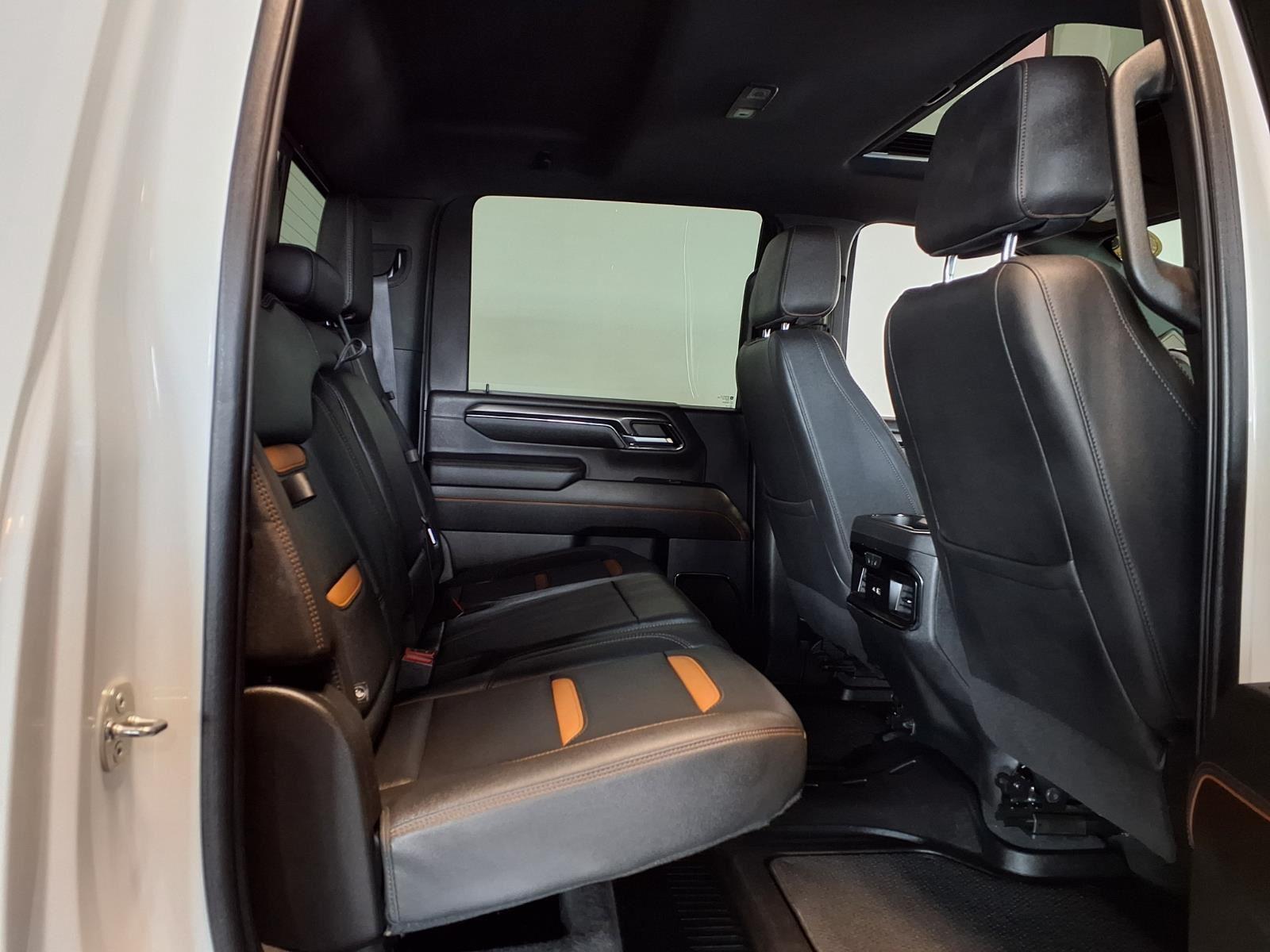 2024 GMC Sierra 2500HD AT4 - Summit White exterior view 10