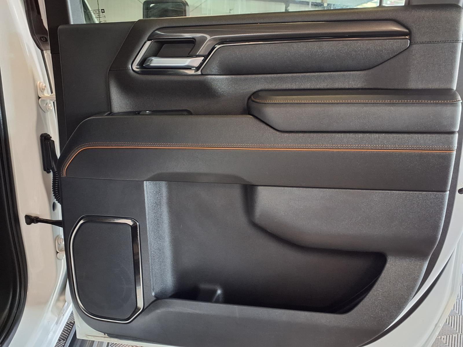 2024 GMC Sierra 2500HD AT4 - Summit White exterior view 11