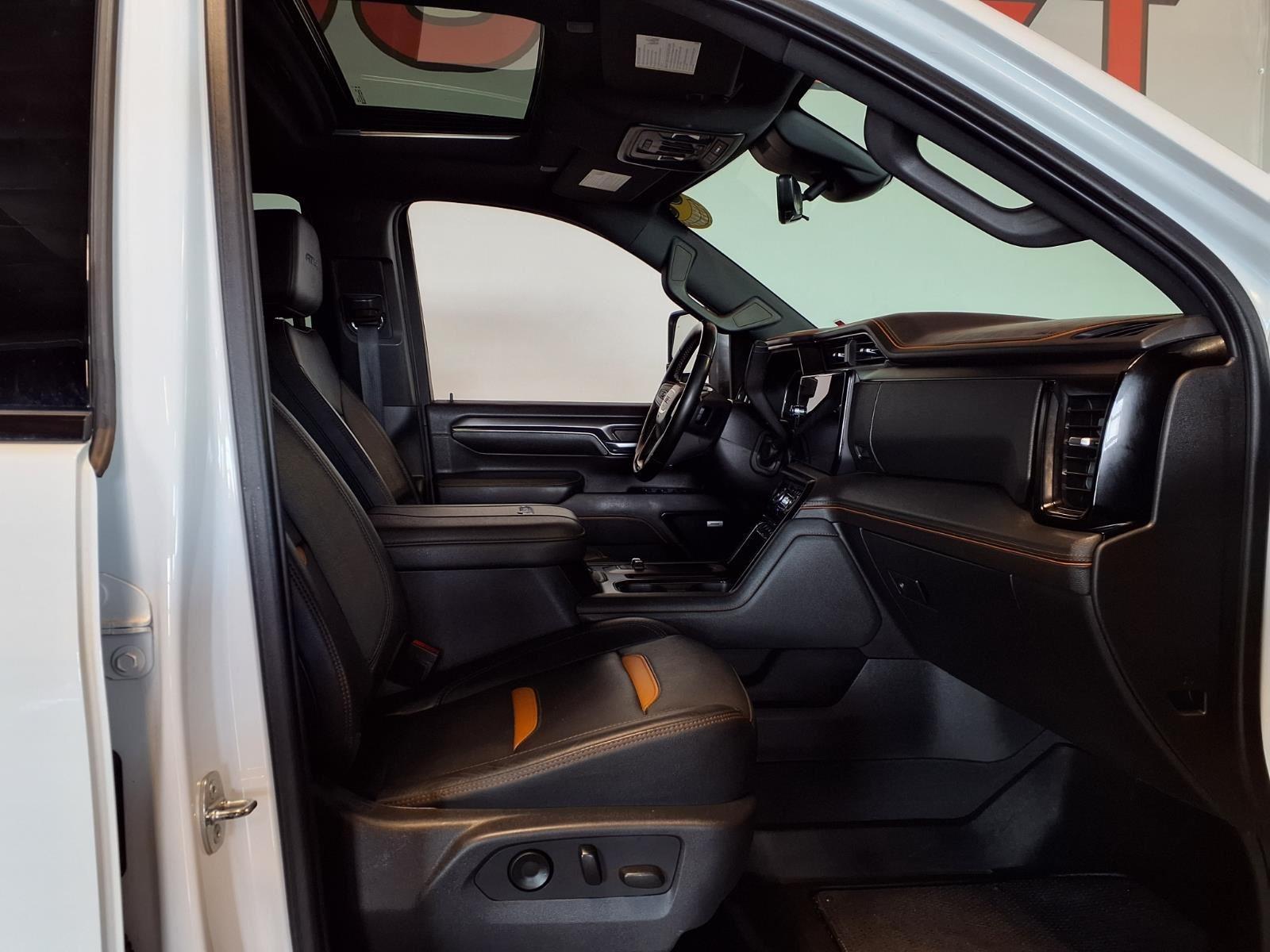2024 GMC Sierra 2500HD AT4 - Summit White exterior view 12