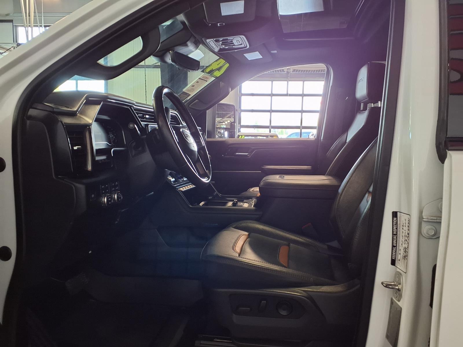 2024 GMC Sierra 2500HD AT4 - Summit White exterior view 18