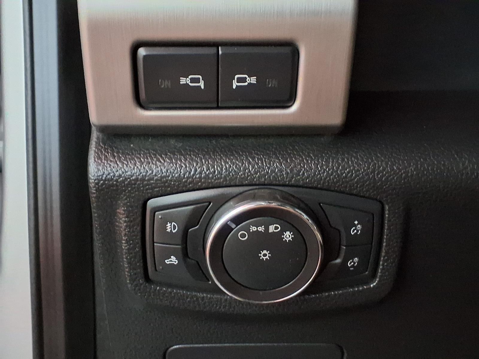 2016 Ford F-150 Platinum - Ingot Silver Metallic exterior view 17