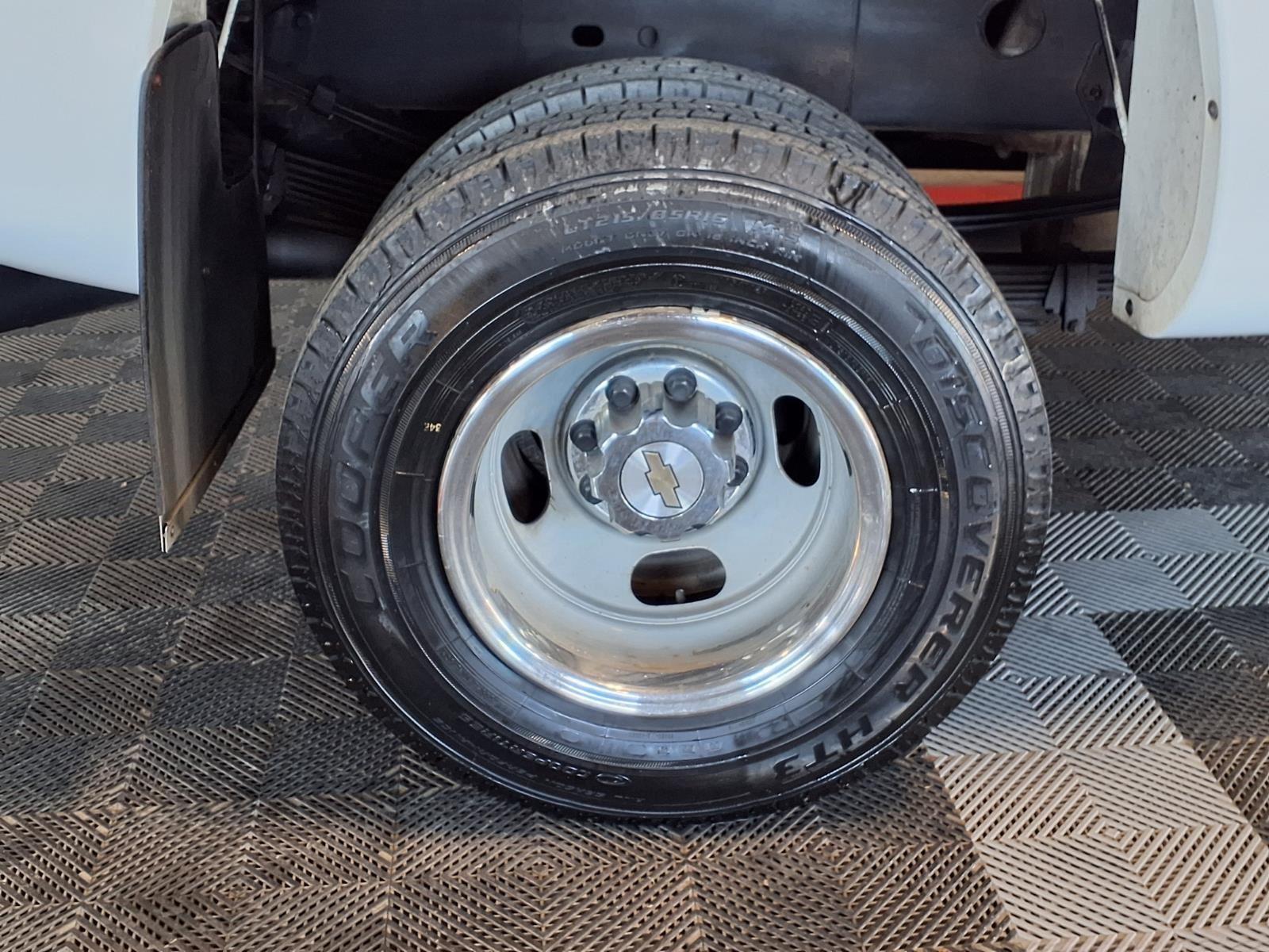 2002 Chevrolet Silverado 3500 LT - Summit White exterior view 8