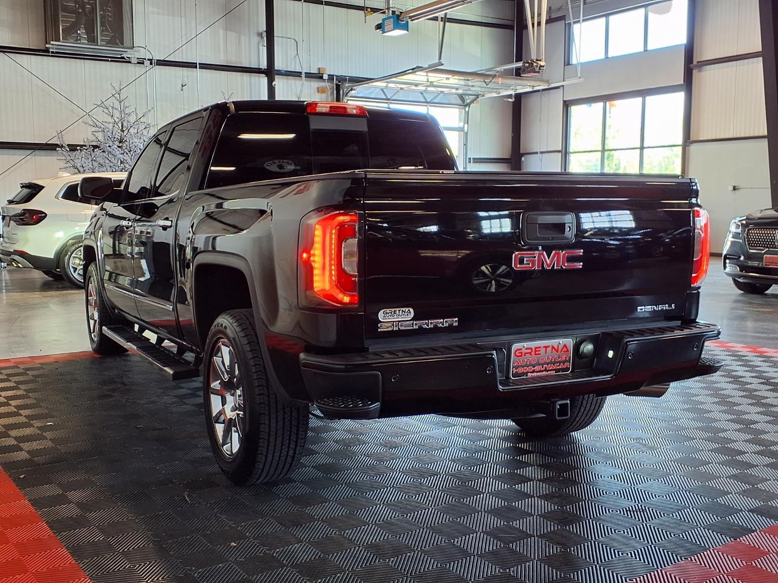 2018 GMC Sierra 1500 Denali - Onyx Black exterior view 4