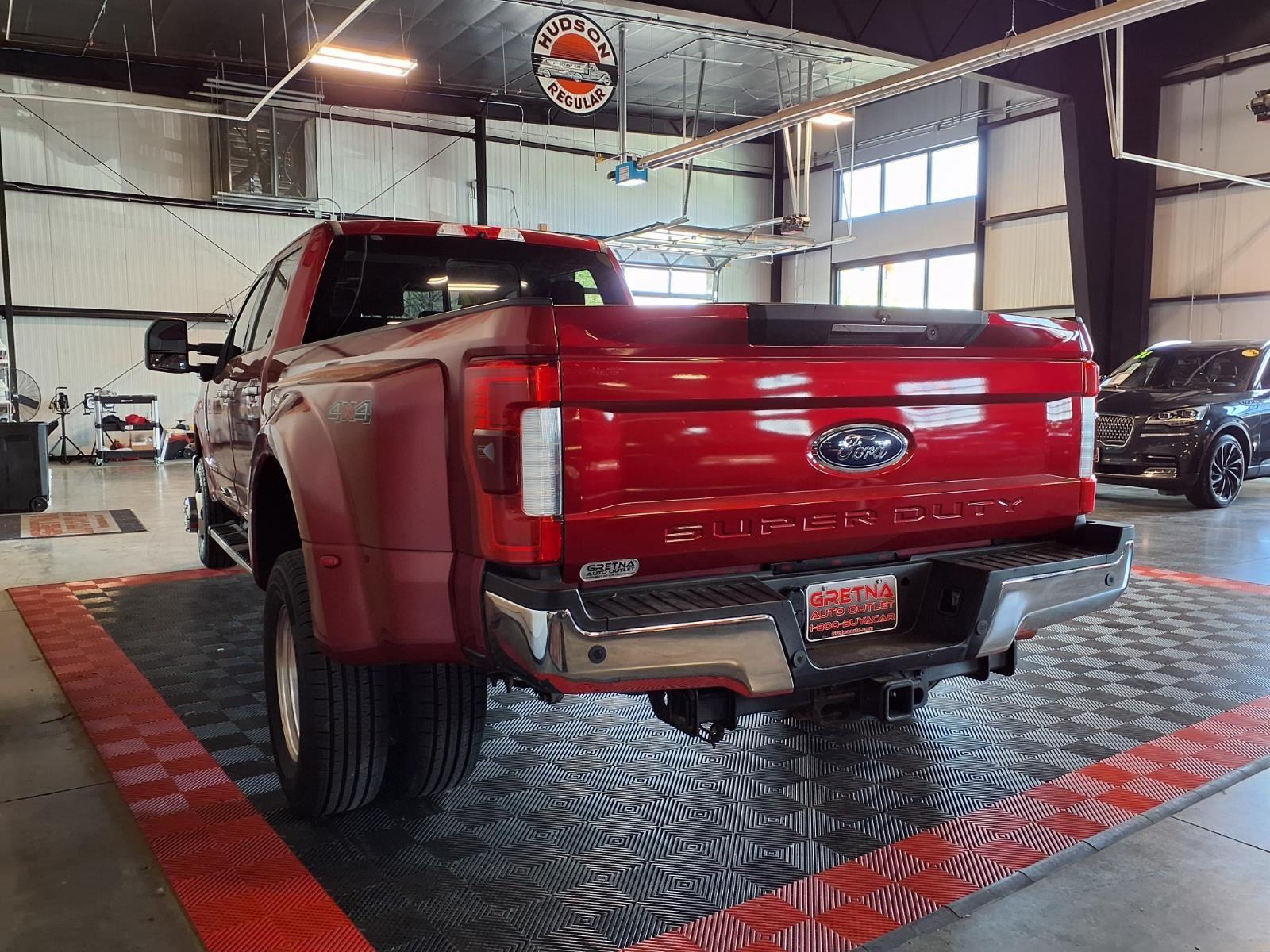 2017 Ford Super Duty F-350 DRW Lariat - Ruby Red Metallic Tinted Clearcoat exterior view 4