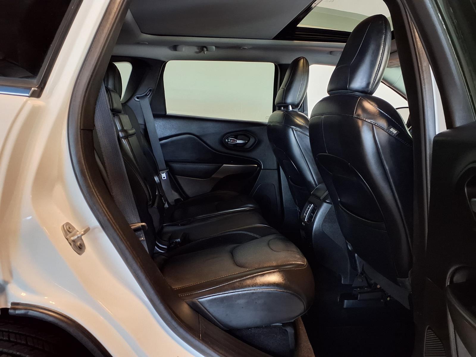 2019 Jeep Cherokee Limited - Bright White Clearcoat exterior view 10