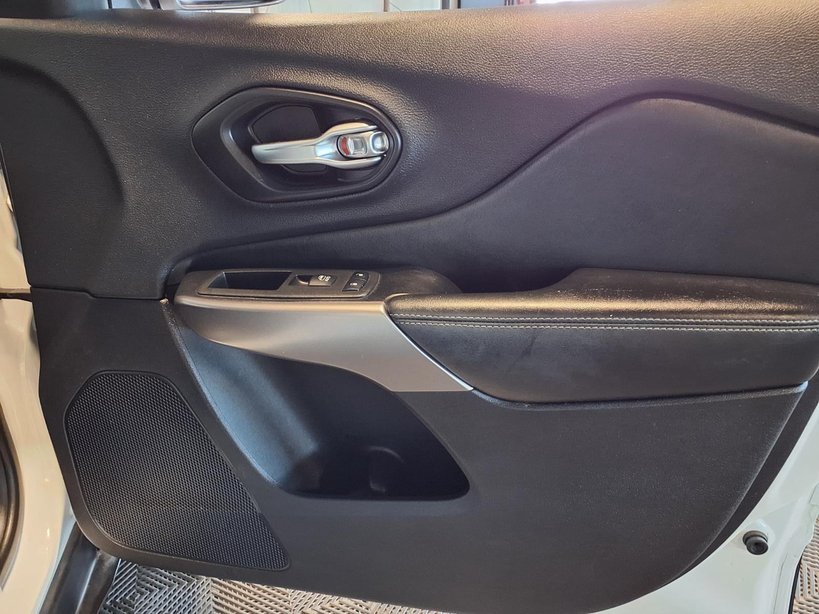 2019 Jeep Cherokee Limited - Bright White Clearcoat exterior view 13