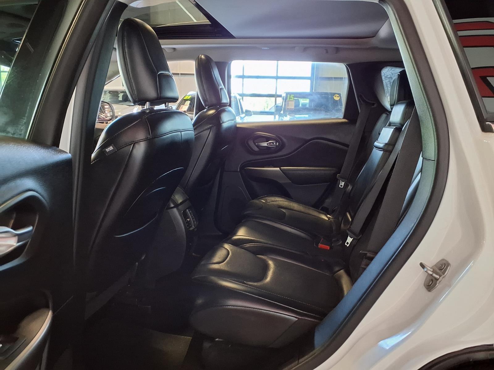 2019 Jeep Cherokee Limited - Bright White Clearcoat exterior view 14