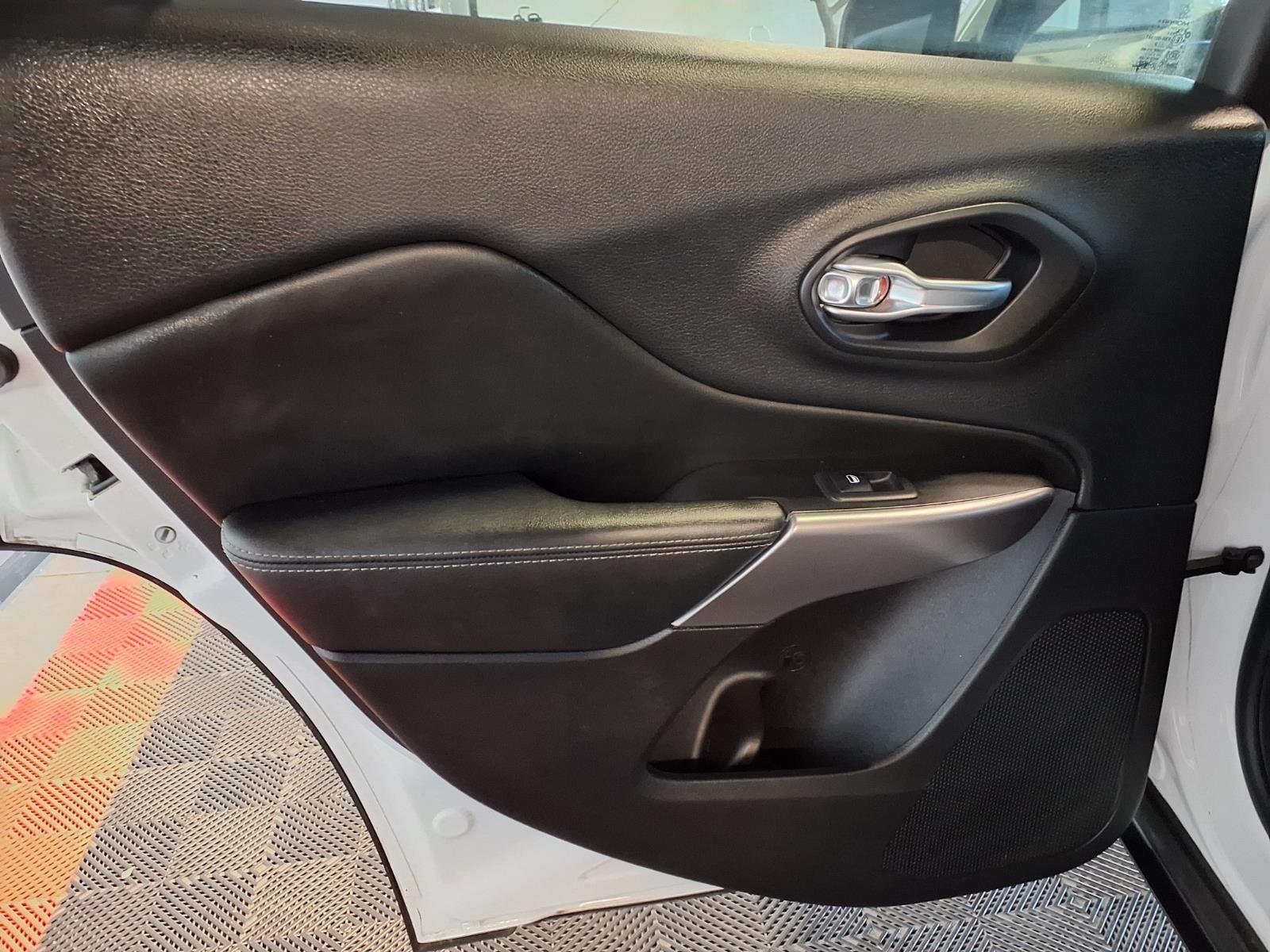 2019 Jeep Cherokee Limited - Bright White Clearcoat exterior view 15