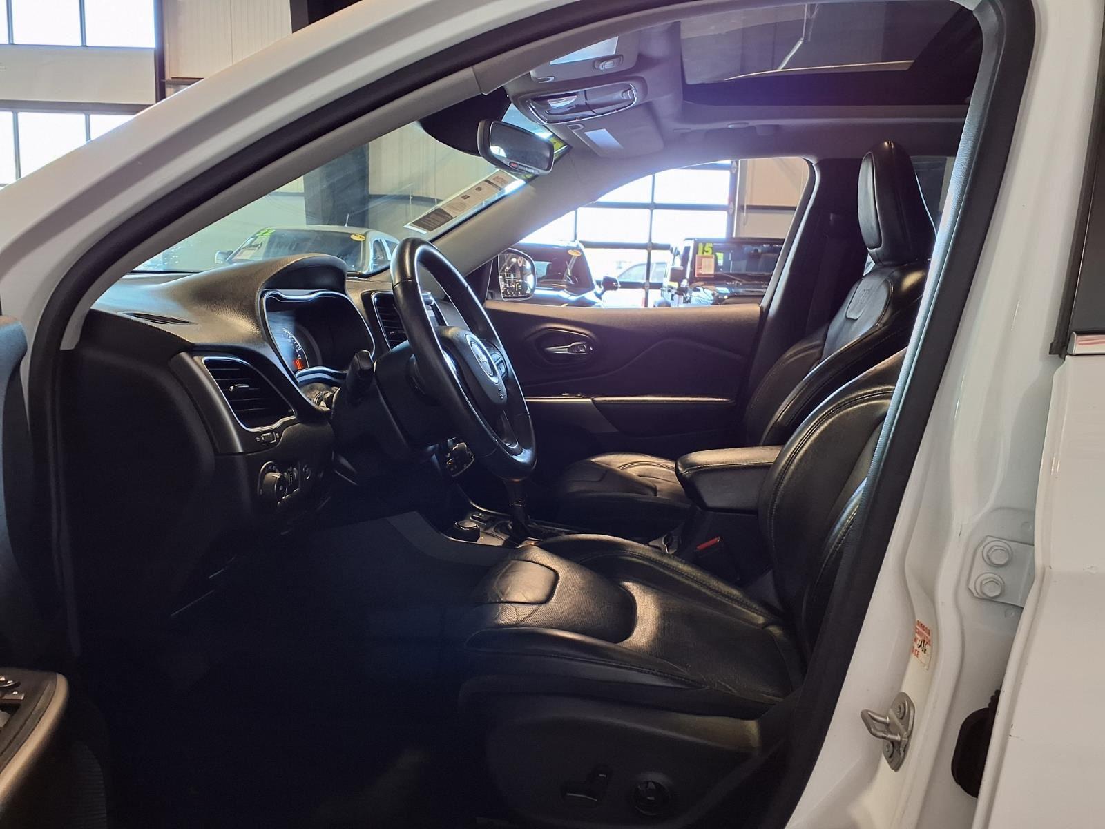 2019 Jeep Cherokee Limited - Bright White Clearcoat exterior view 18