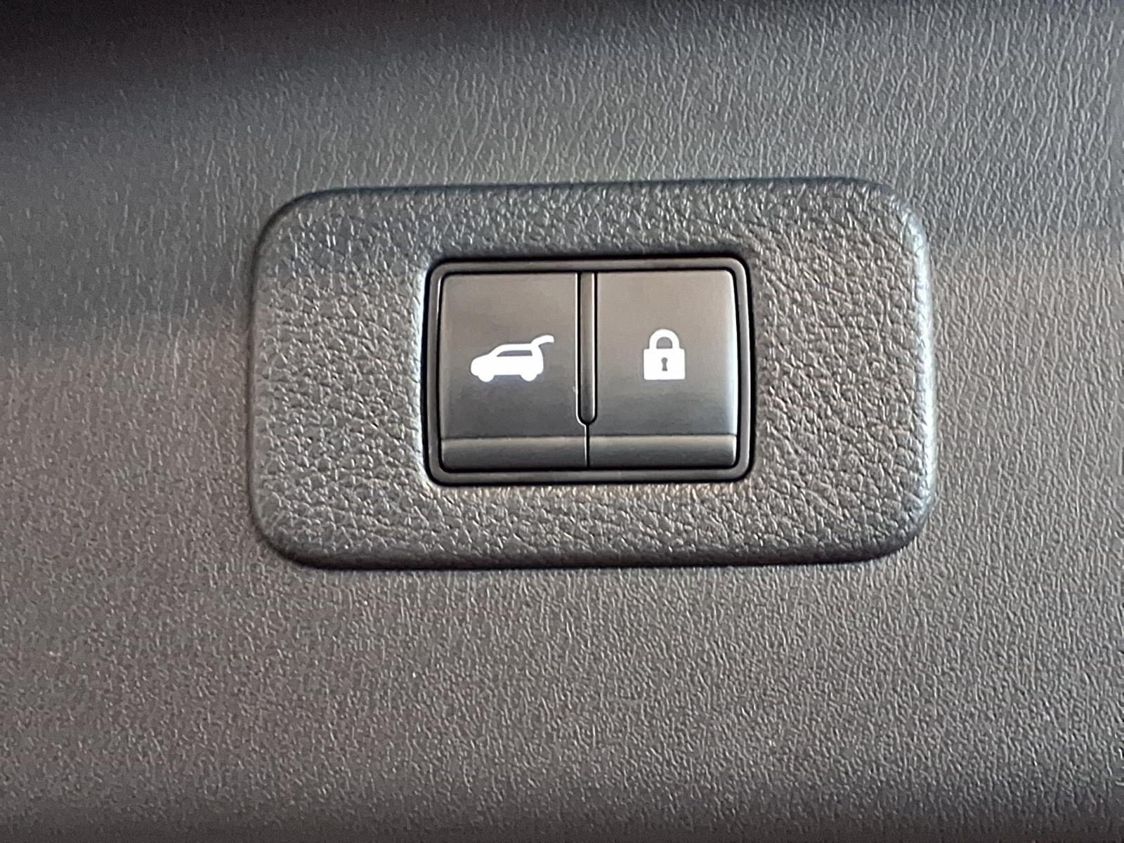 2023 Nissan Armada SL - Aspen White Tricoat exterior view 7