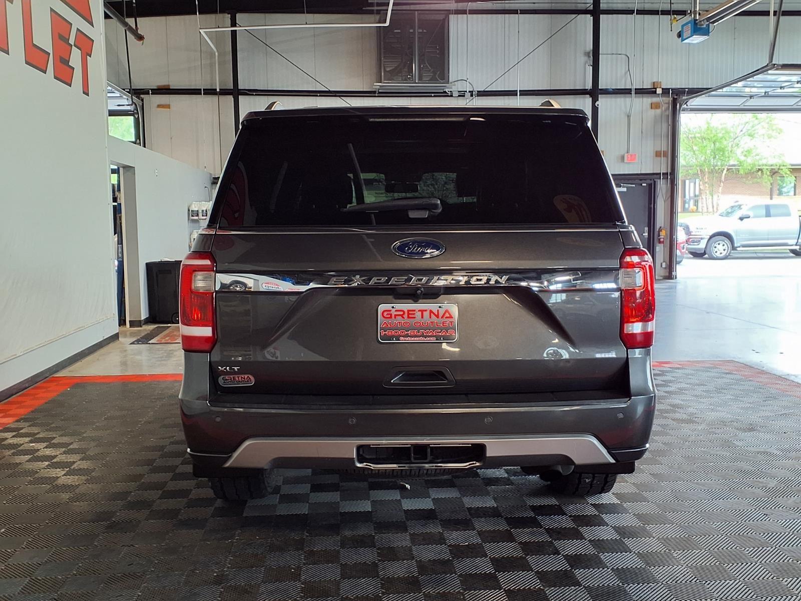 2019 Ford Expedition XLT - GRAY exterior view 5