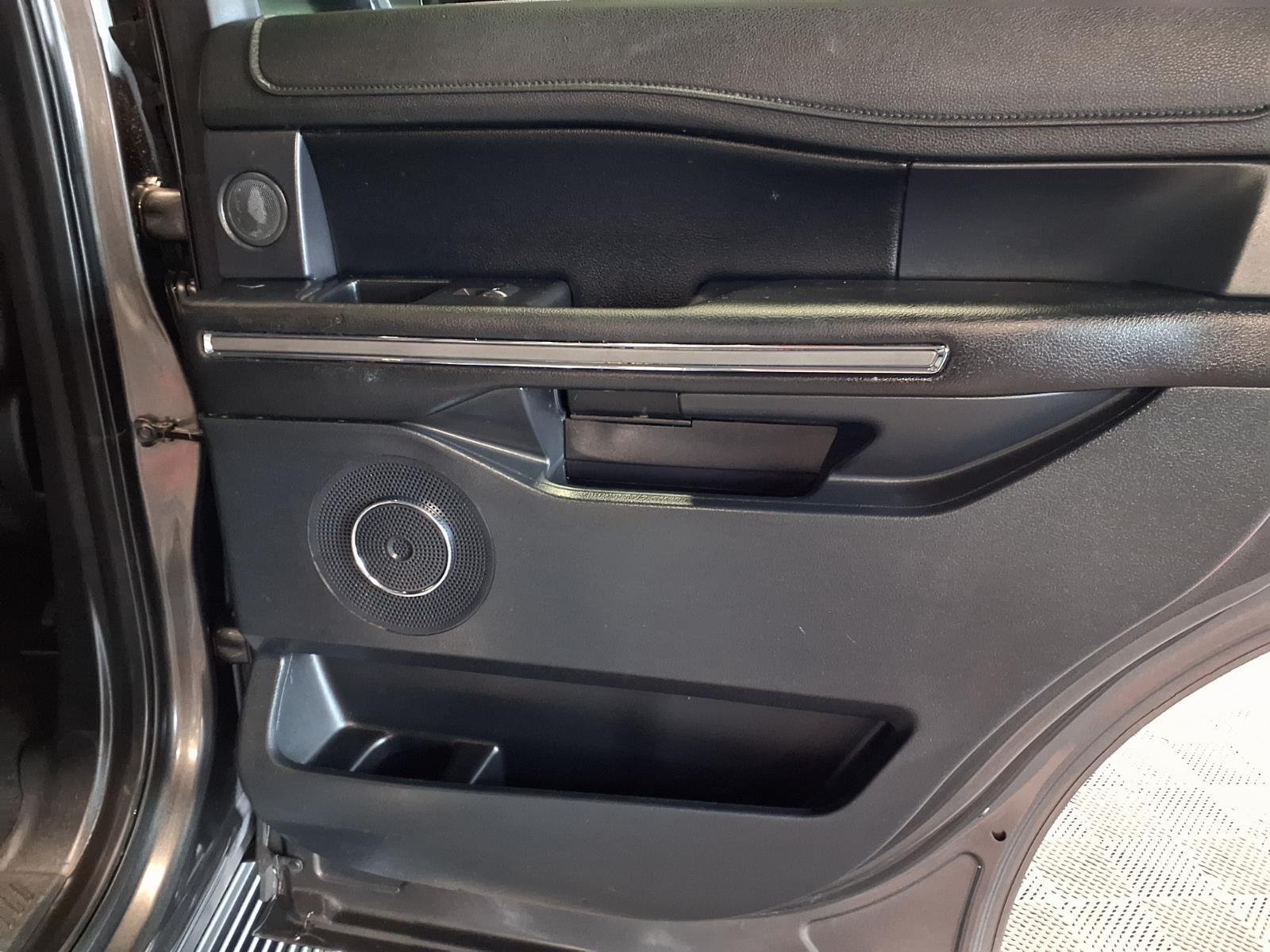 2019 Ford Expedition XLT - GRAY exterior view 11
