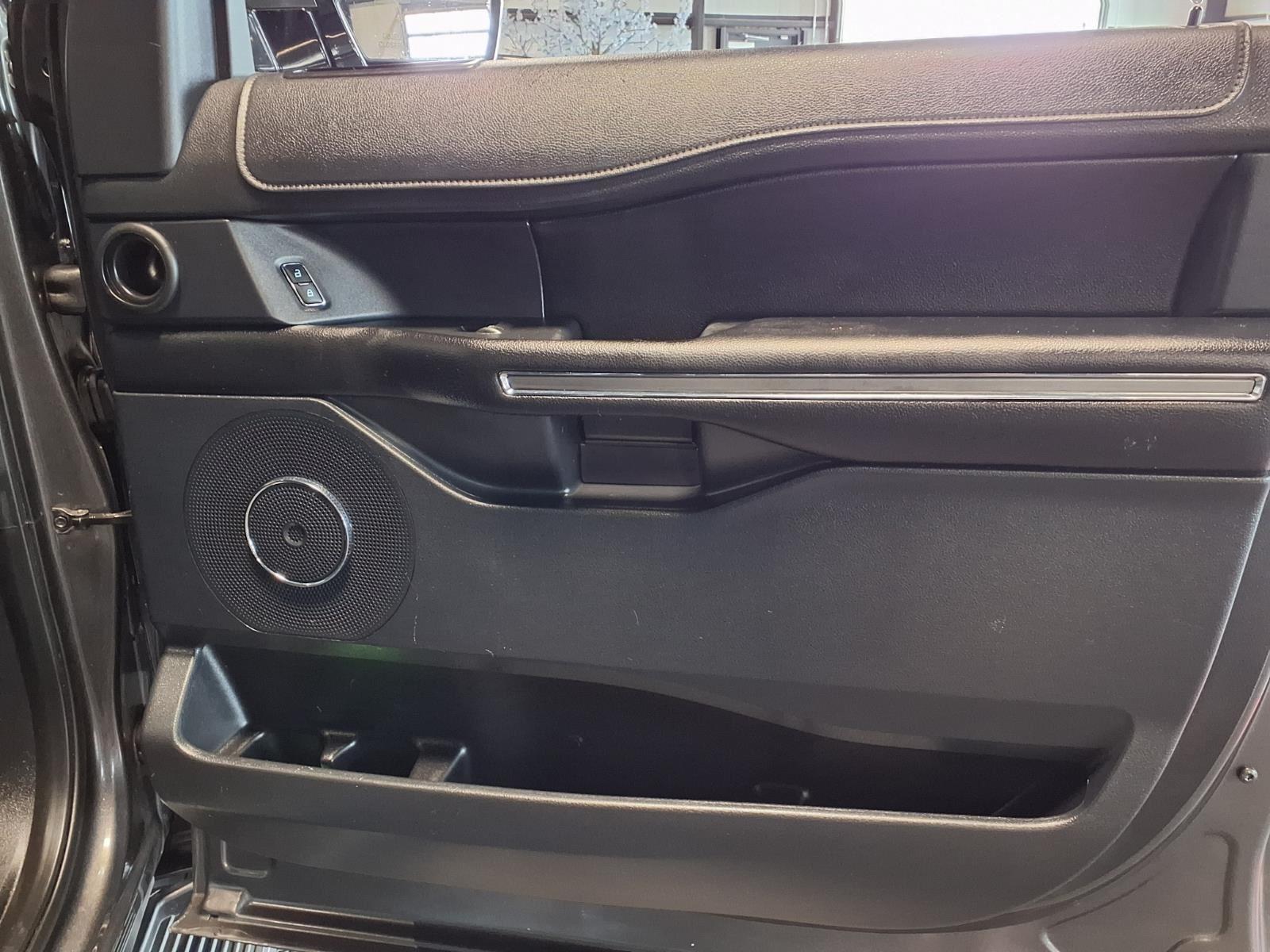 2019 Ford Expedition XLT - GRAY exterior view 13
