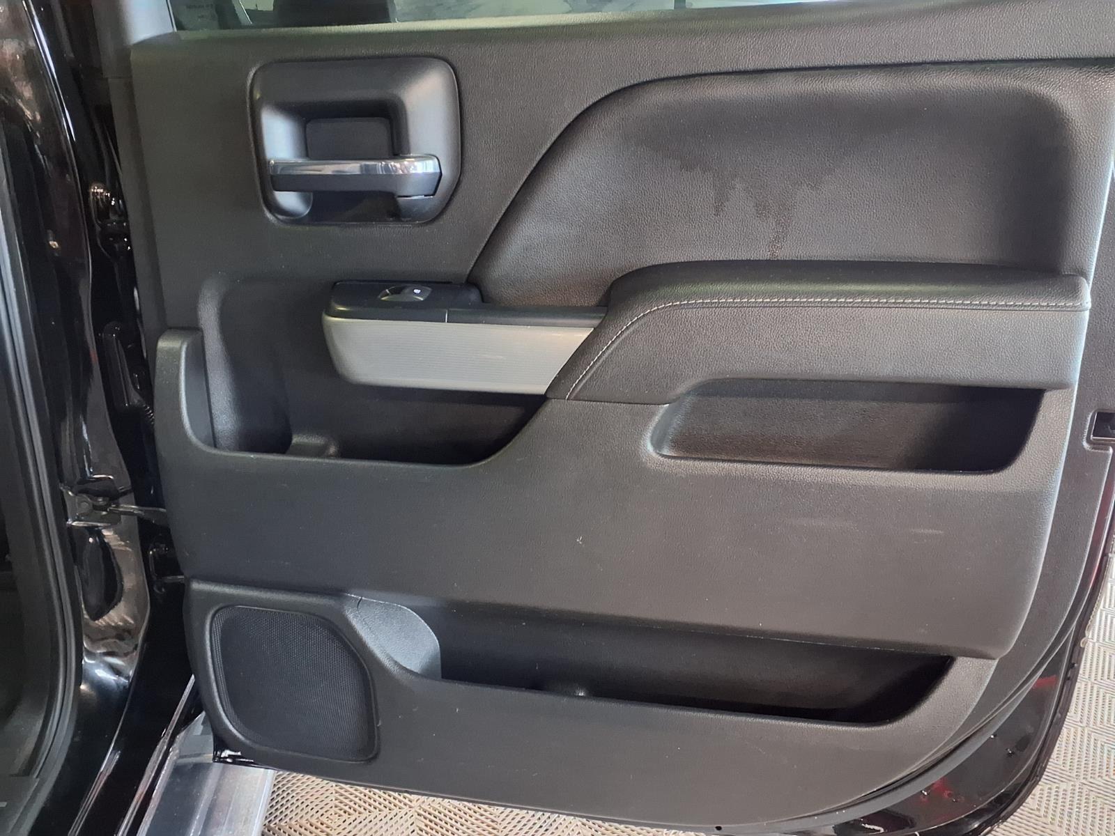 2018 Chevrolet Silverado 1500 LT - Black exterior view 11