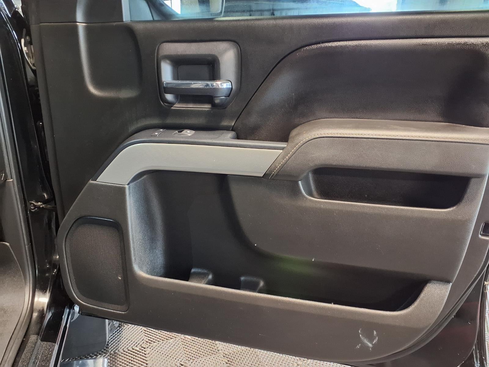 2018 Chevrolet Silverado 1500 LT - Black exterior view 13