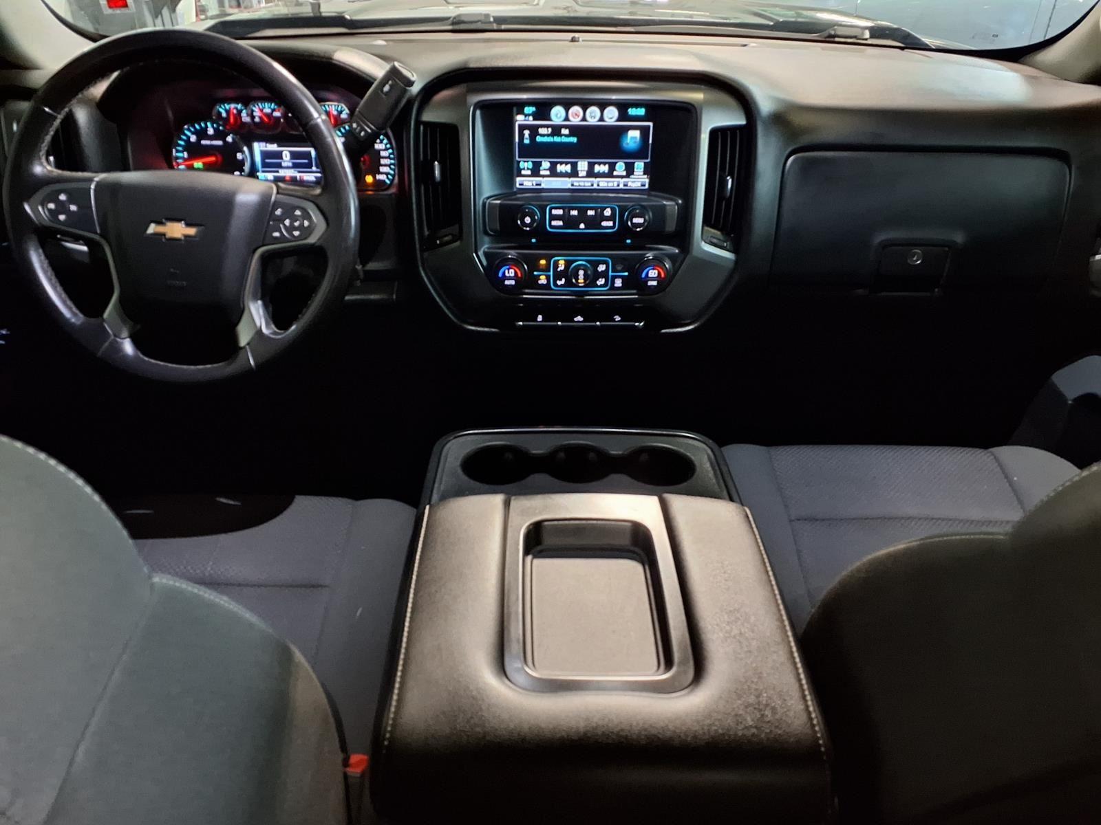 2018 Chevrolet Silverado 1500 LT - Black exterior view 16