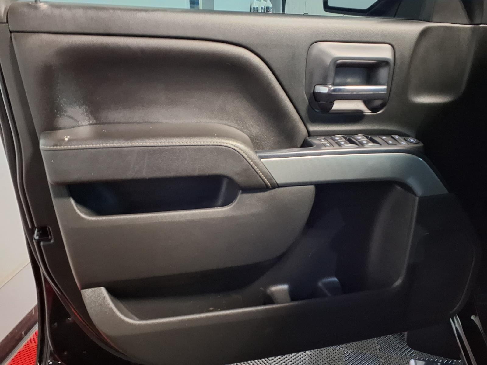 2018 Chevrolet Silverado 1500 LT - Black exterior view 17