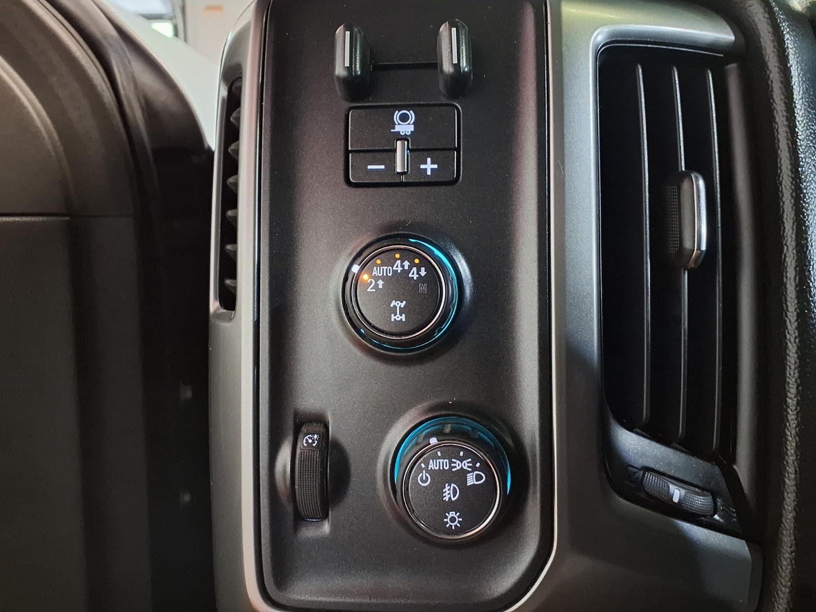 2018 Chevrolet Silverado 1500 LT - Black exterior view 19