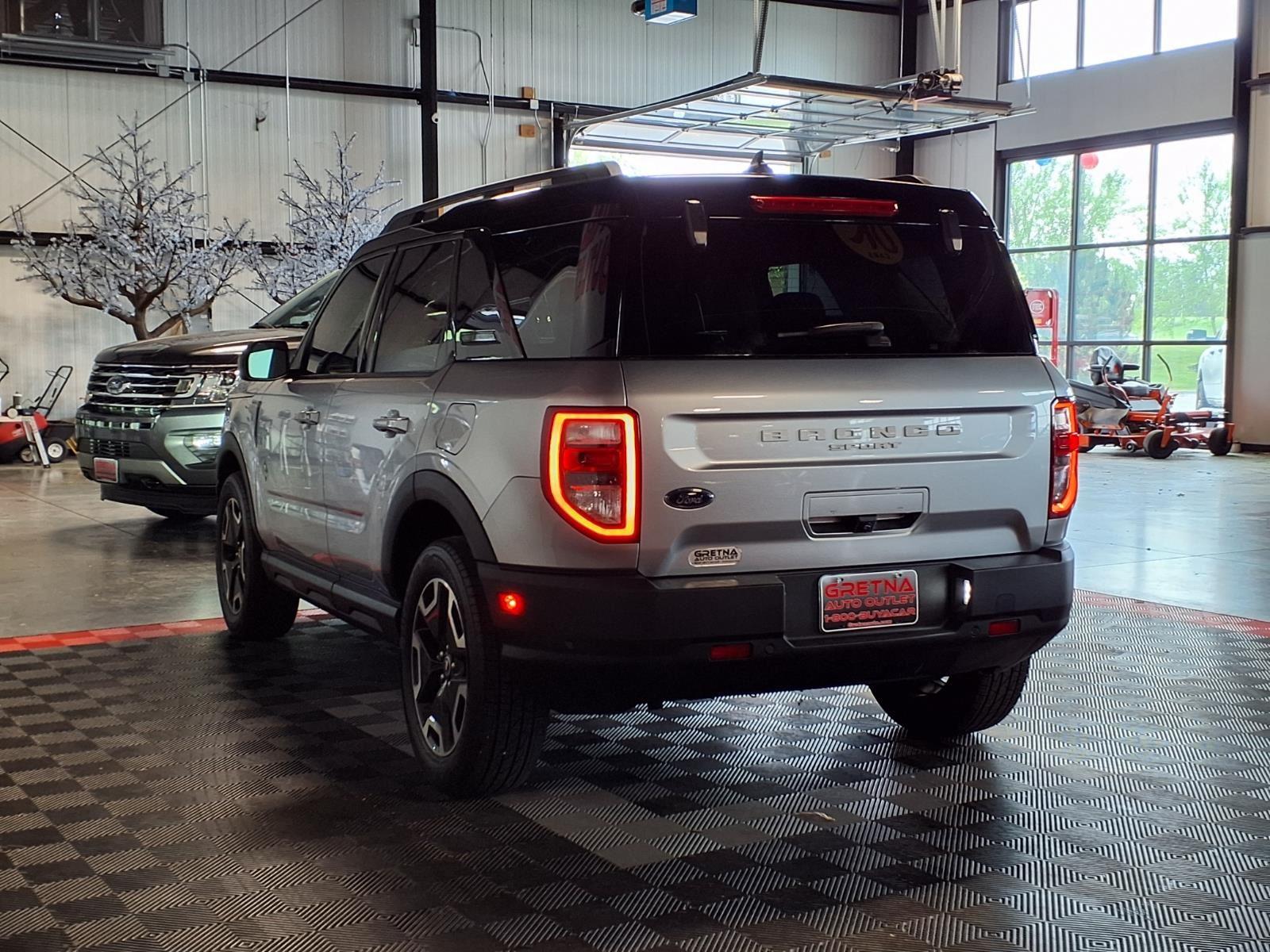 2021 Ford Bronco Sport Outer Banks - Iconic Silver Metallic exterior view 4