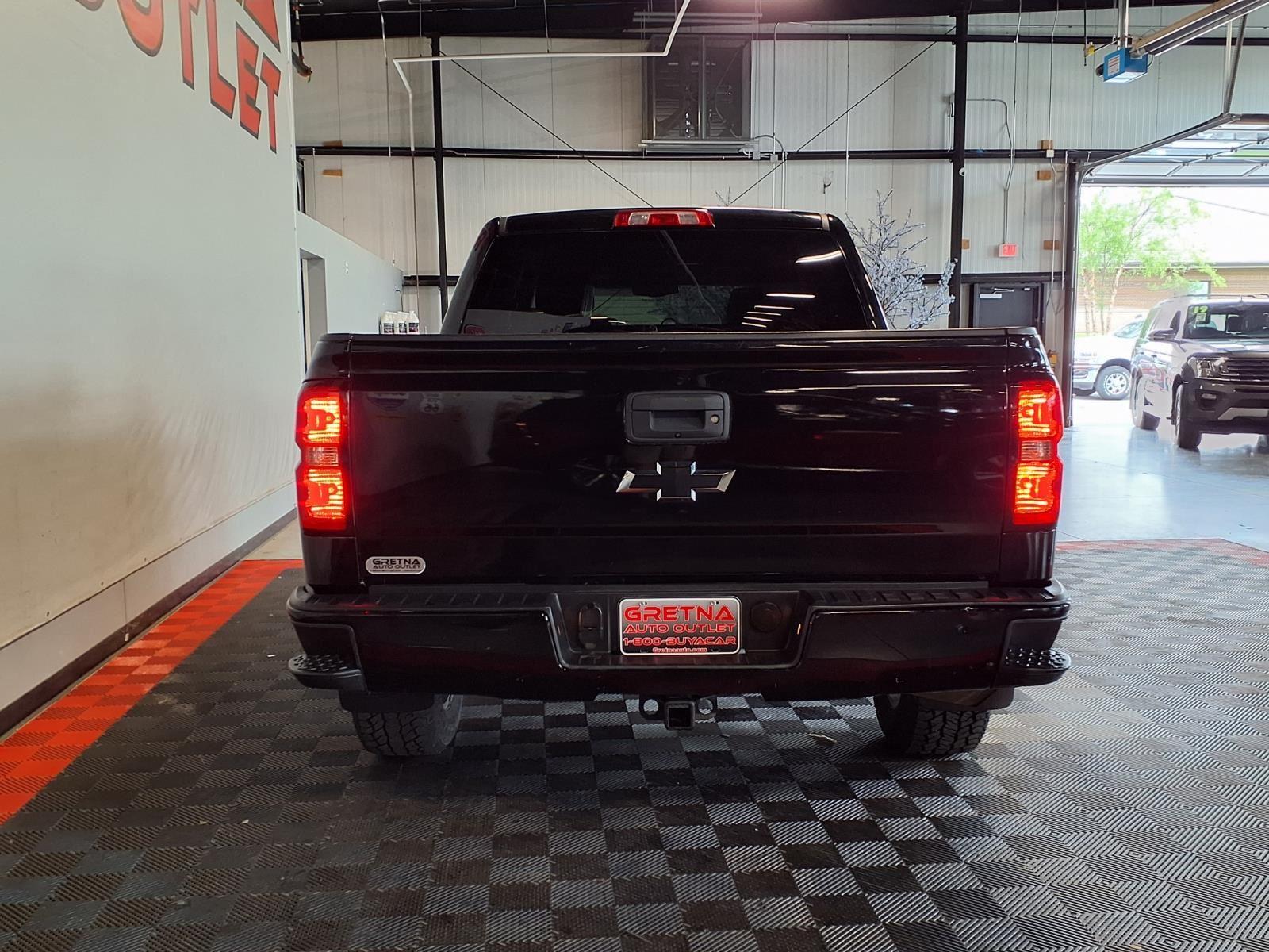 2018 Chevrolet Silverado 1500 LT - Black exterior view 5