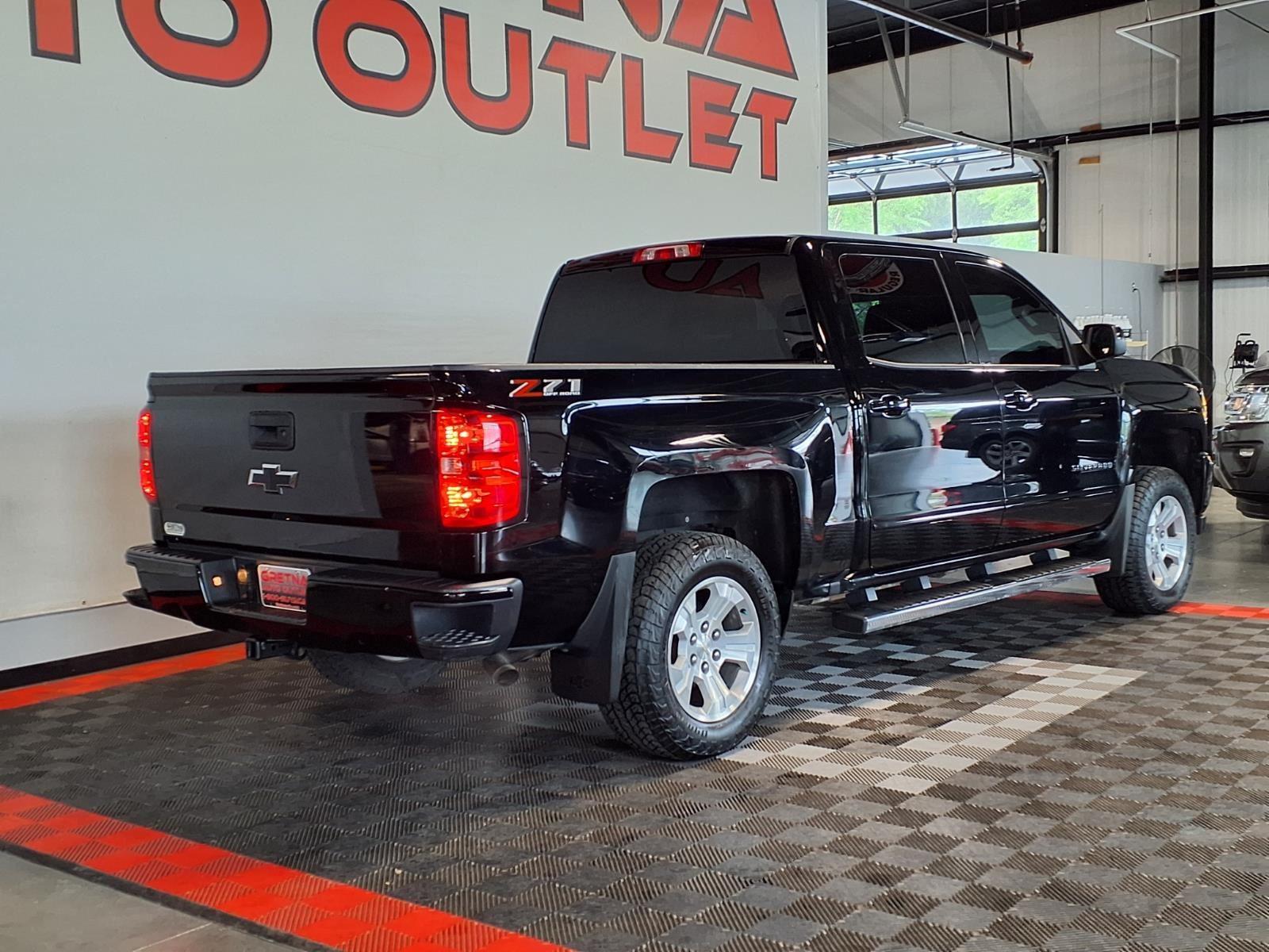 2018 Chevrolet Silverado 1500 LT - Black exterior view 7