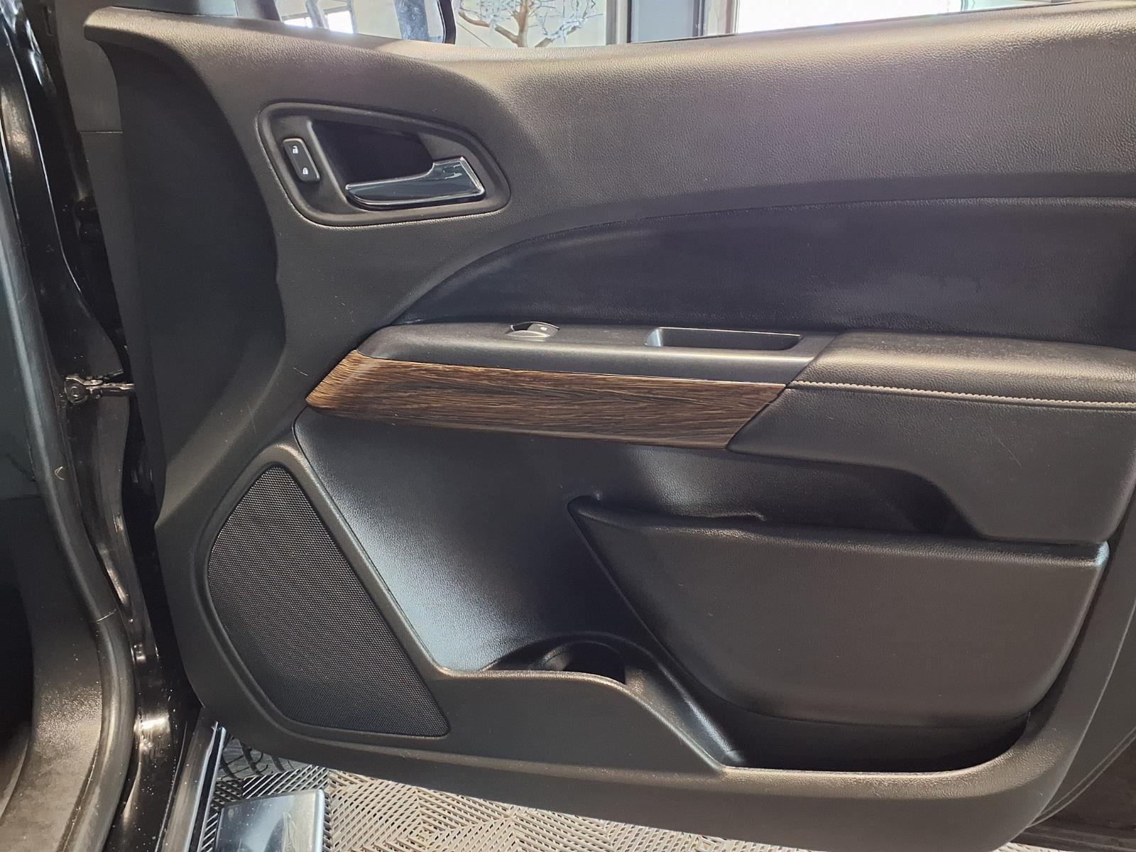 2020 GMC Canyon 4WD Denali - Onyx Black exterior view 12