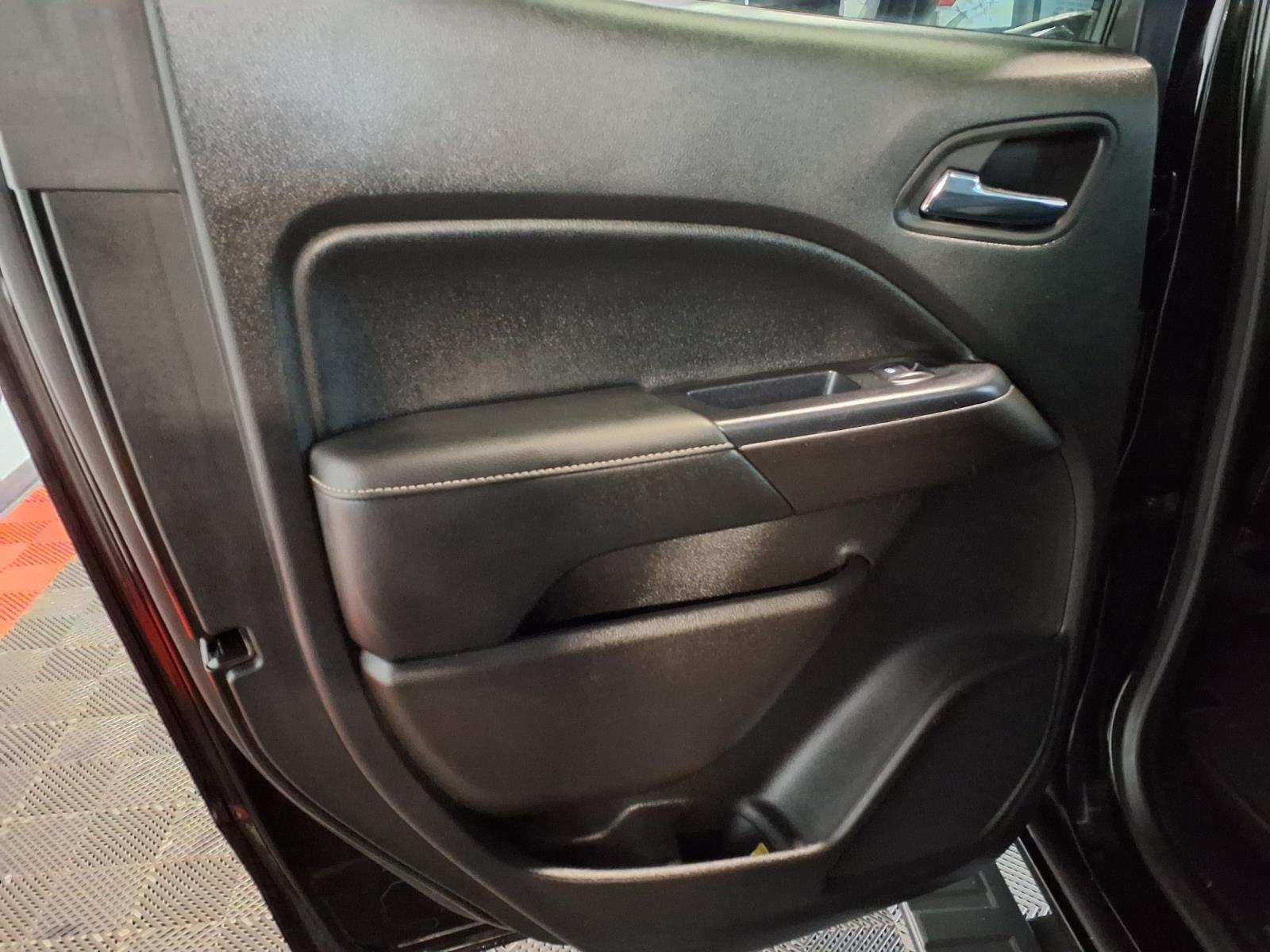 2020 GMC Canyon 4WD Denali - Onyx Black exterior view 14