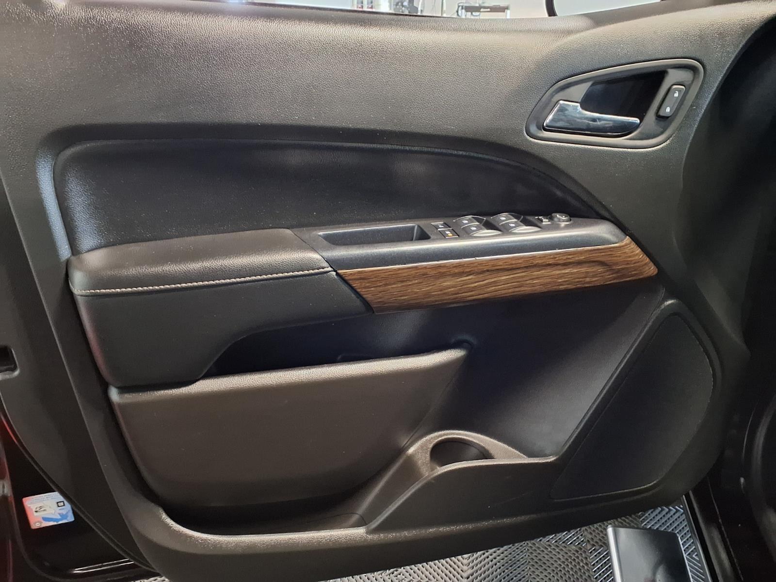 2020 GMC Canyon 4WD Denali - Onyx Black exterior view 16