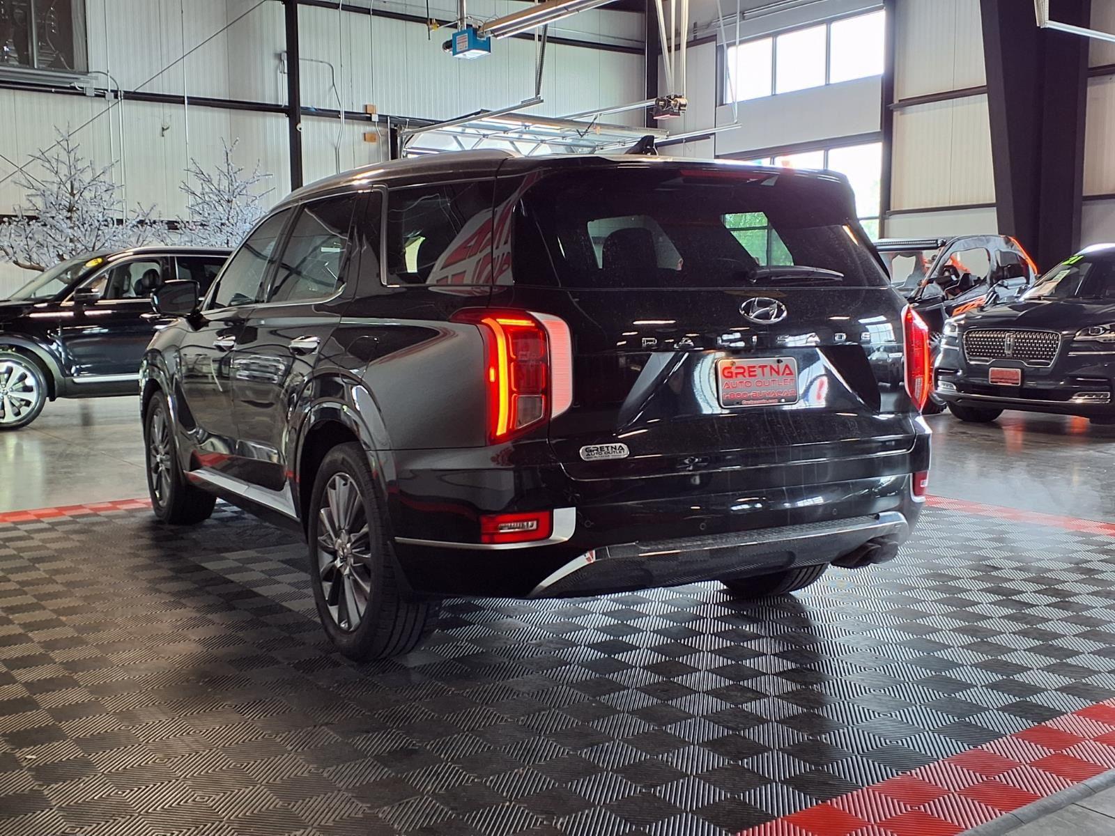 2020 Hyundai Palisade Limited - Becketts Black exterior view 3