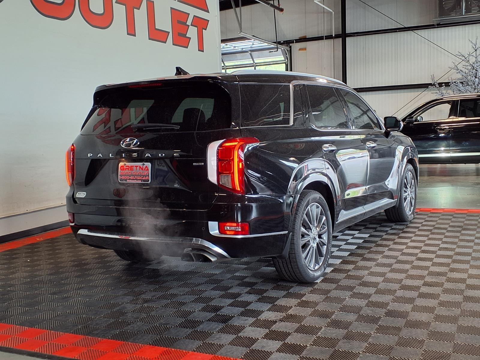2020 Hyundai Palisade Limited - Becketts Black exterior view 5