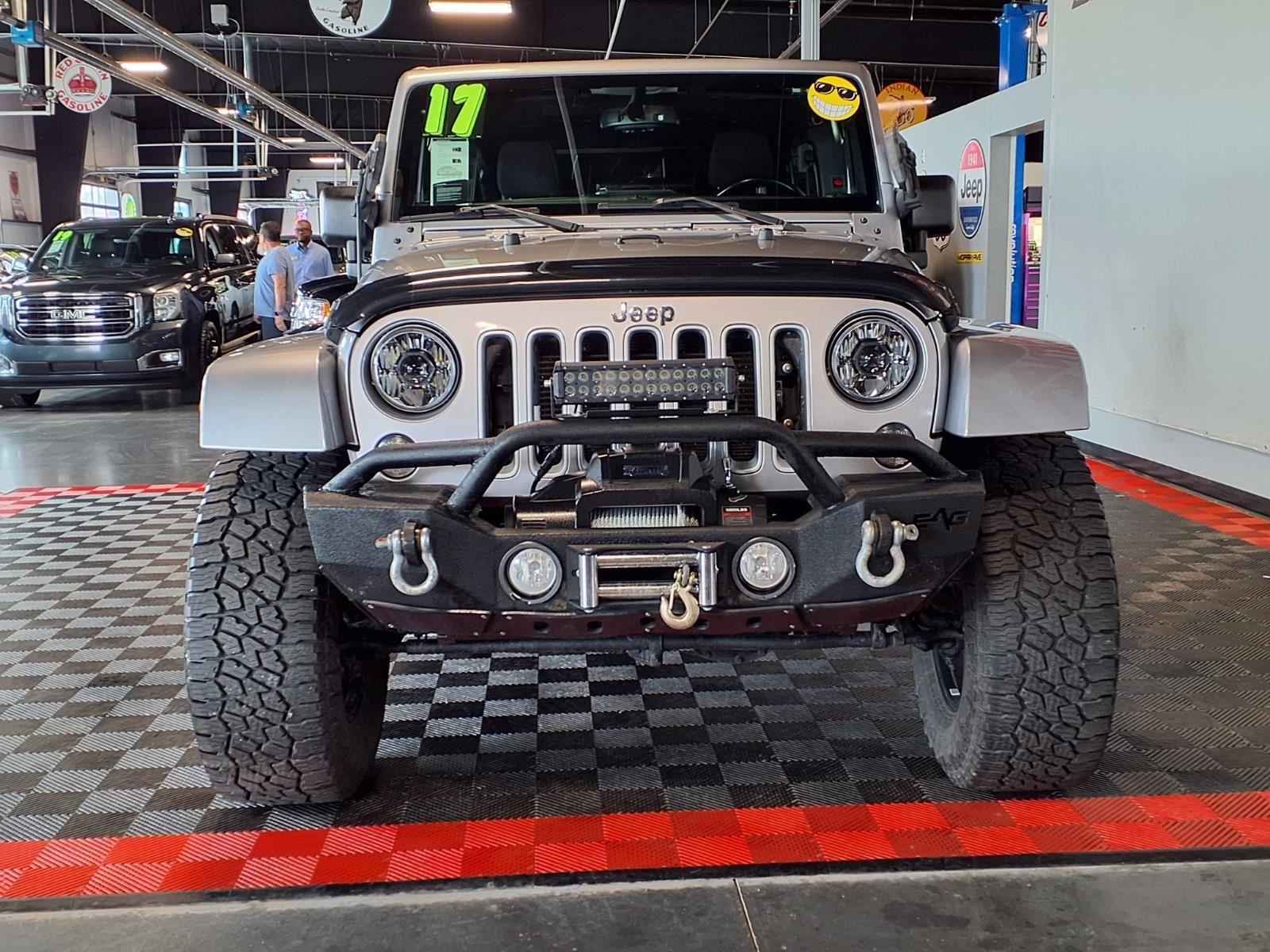 2017 Jeep Wrangler Unlimited Sahara - Billet Metallic exterior view 2