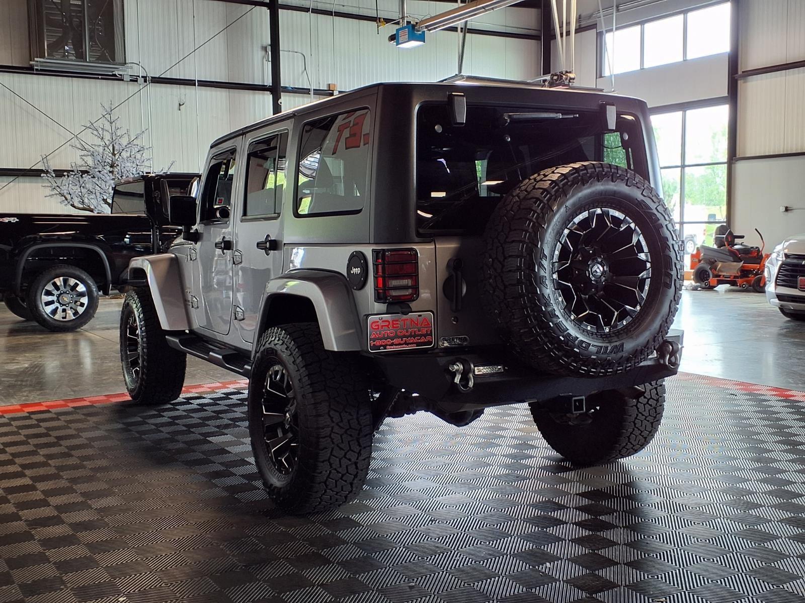 2017 Jeep Wrangler Unlimited Sahara - Billet Metallic exterior view 4