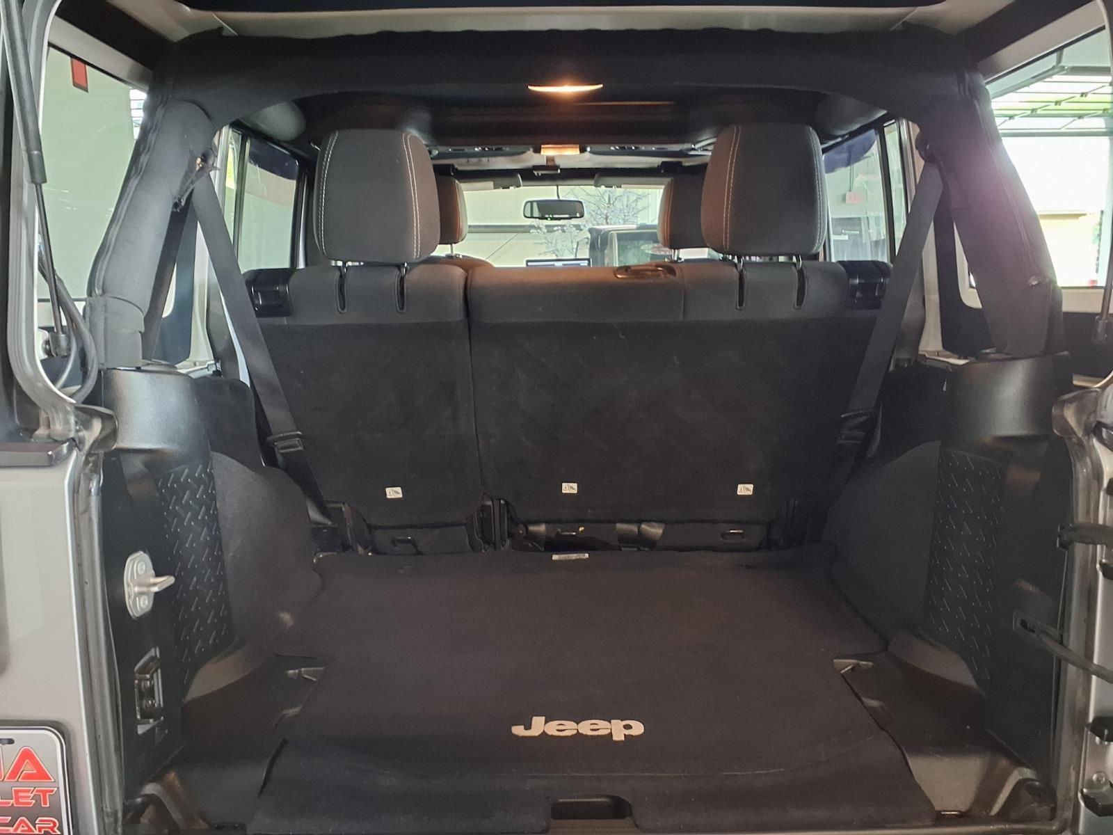 2017 Jeep Wrangler Unlimited Sahara - Billet Metallic exterior view 6