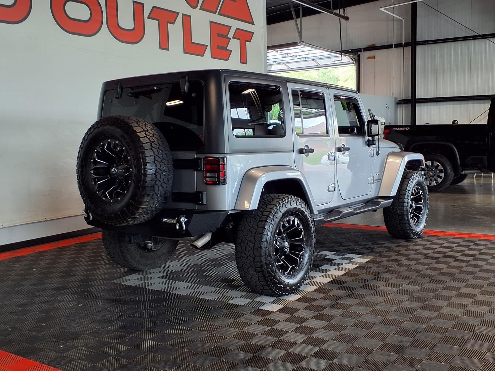 2017 Jeep Wrangler Unlimited Sahara - Billet Metallic exterior view 7