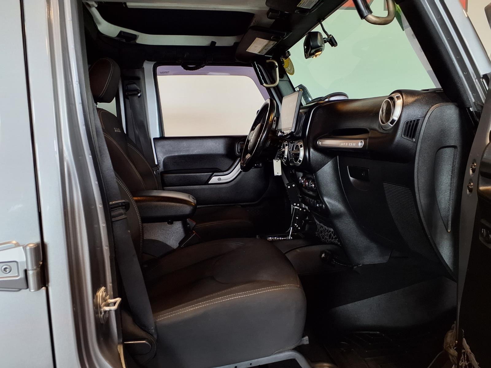 2017 Jeep Wrangler Unlimited Sahara - Billet Metallic exterior view 12