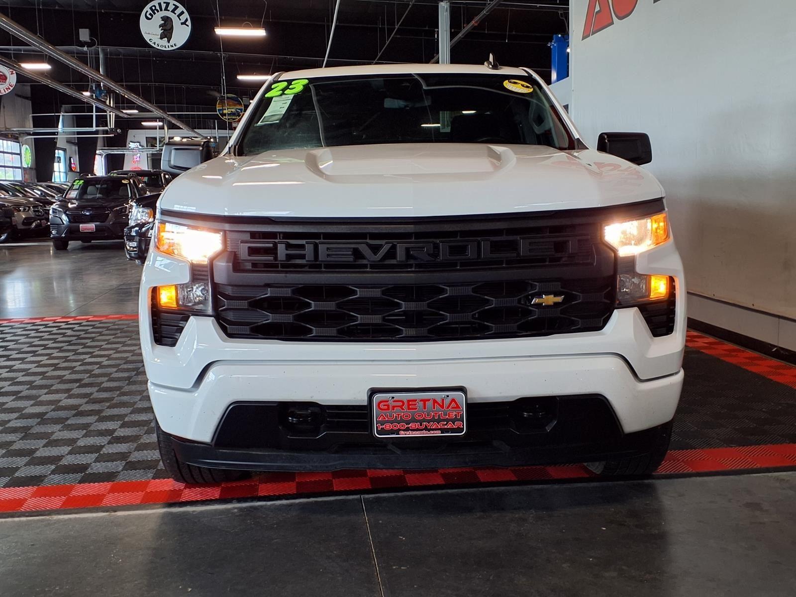 2023 Chevrolet Silverado 1500 Custom - Summit White exterior view 2