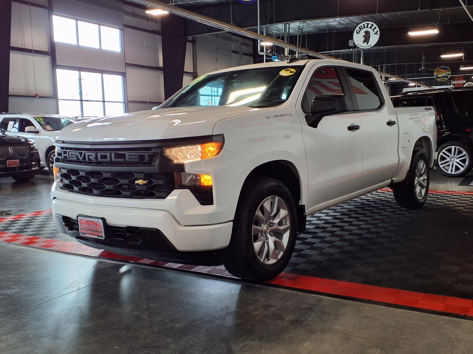 2023 Chevrolet Silverado 1500 Custom - Summit White exterior view 3