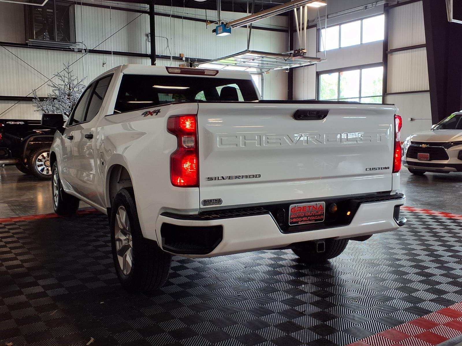2023 Chevrolet Silverado 1500 Custom - Summit White exterior view 4