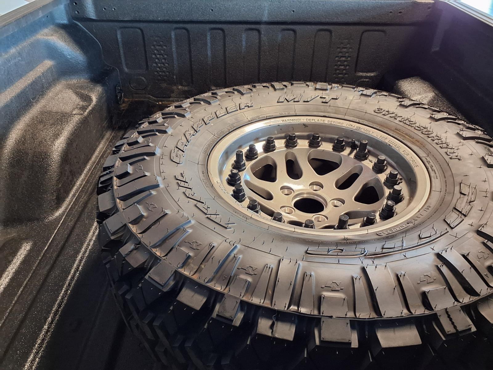 2020 Jeep Gladiator Mojave - Black Clearcoat exterior view 6